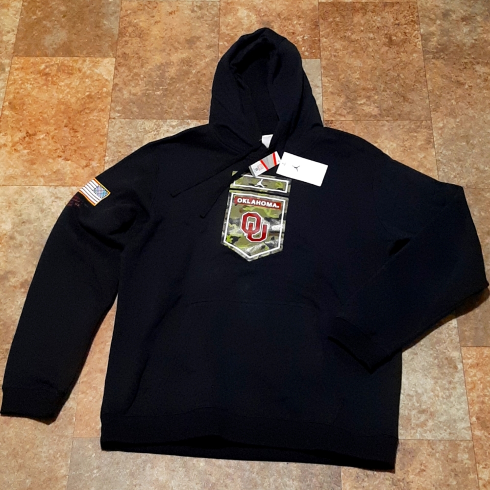 New. Jordan Oklahoma Sooners Black/Camo Pullover Hoodie. Men's Size Large.